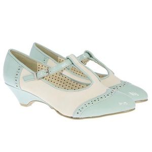 B.A.I.T mint wedge shoes size 8